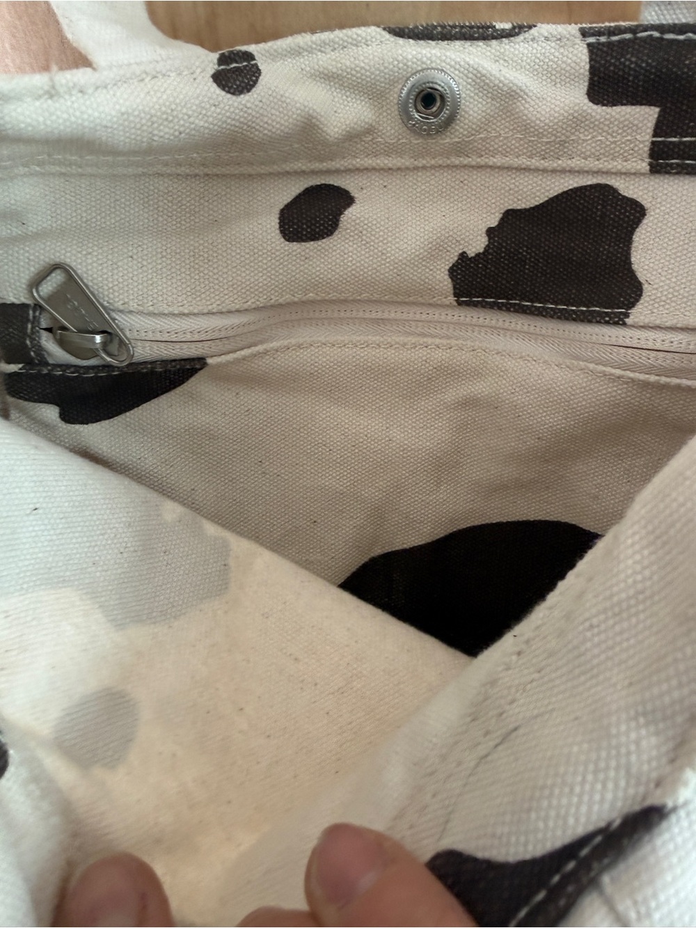 Set of 2 BAGGU Canvas Totes – Cow Print & Grid Pattern – EUC/Pre-Loved - Picture 15 of 16